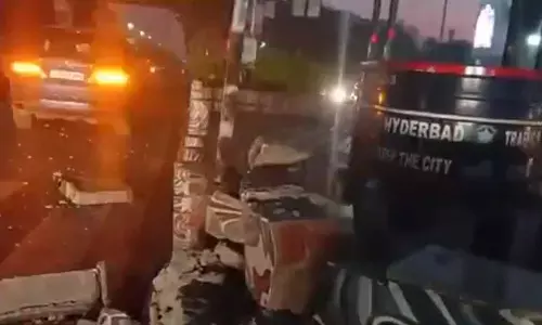 Car creates ruckus at Jubilee Hills check post, no casualties