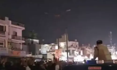 Videos show mob converging at Ktaka police station; cops praised for containing situation effectively