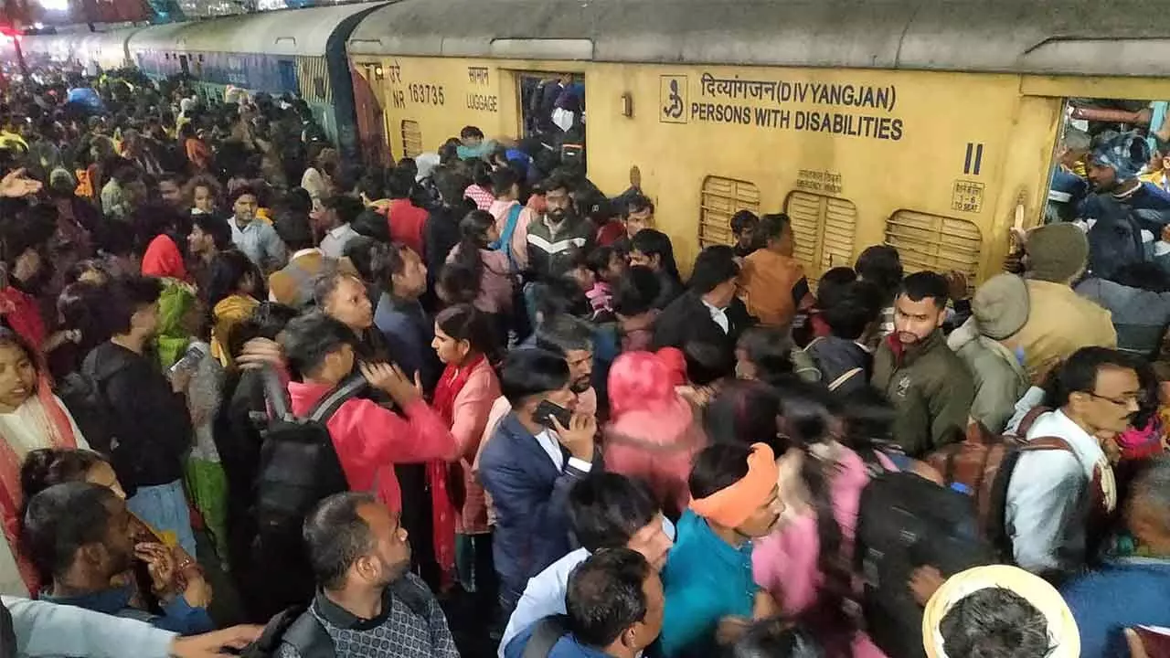 Stampede at New Delhi Railway Station Raises Questions on Crowd Management; 18 Dead, Several Injured Stampede at New Delhi Railway Station Raises Questions on Crowd Management; 18 Dead, Several Injured