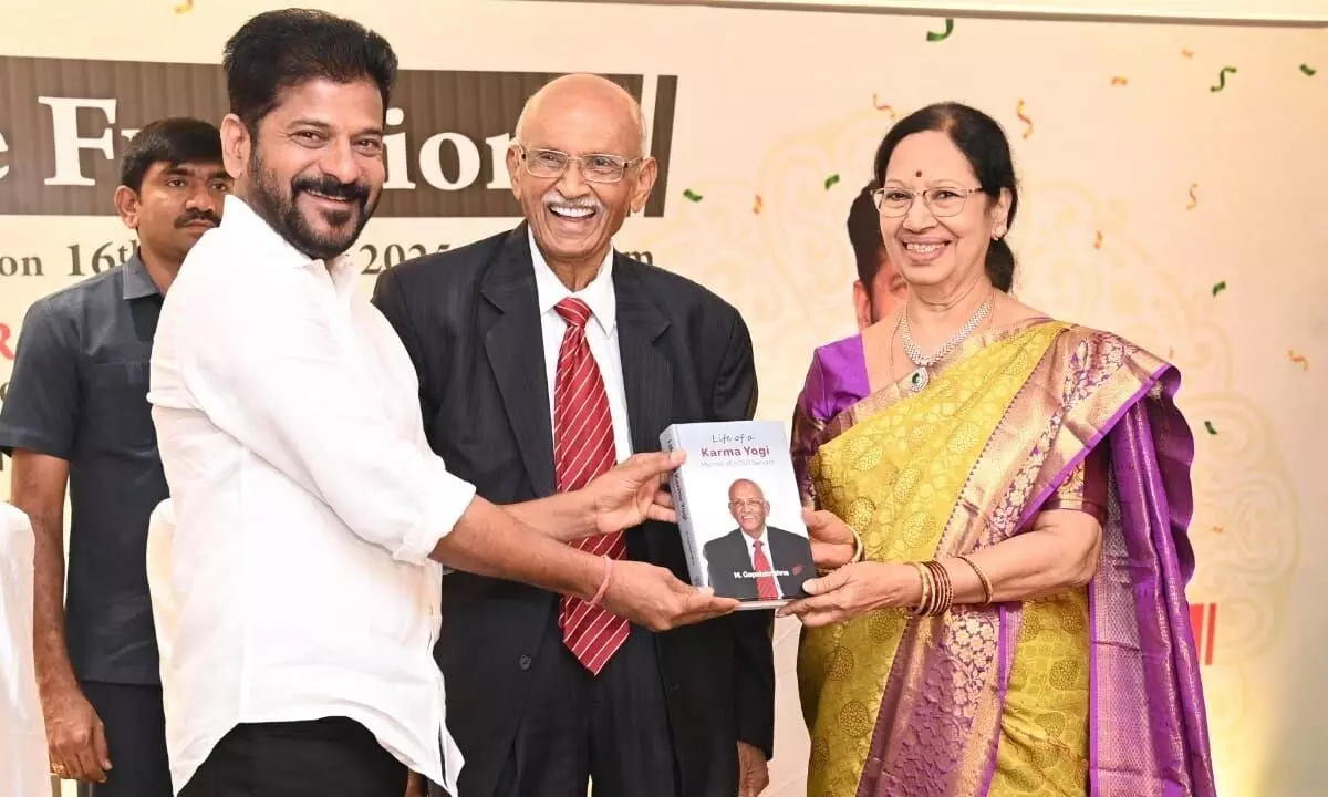 Only efficient babus will make their mark in people’s hearts: CM Only efficient babus will make their mark in people’s hearts: CM