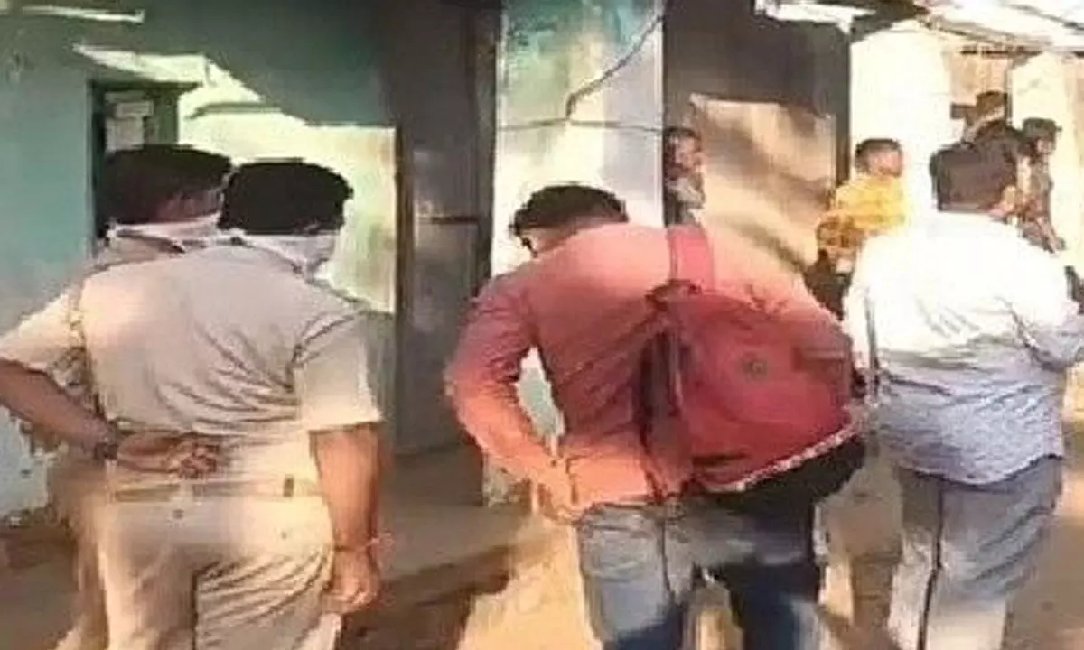 Woman lives with 3 corpses for 2 days Woman lives with 3 corpses for 2 days