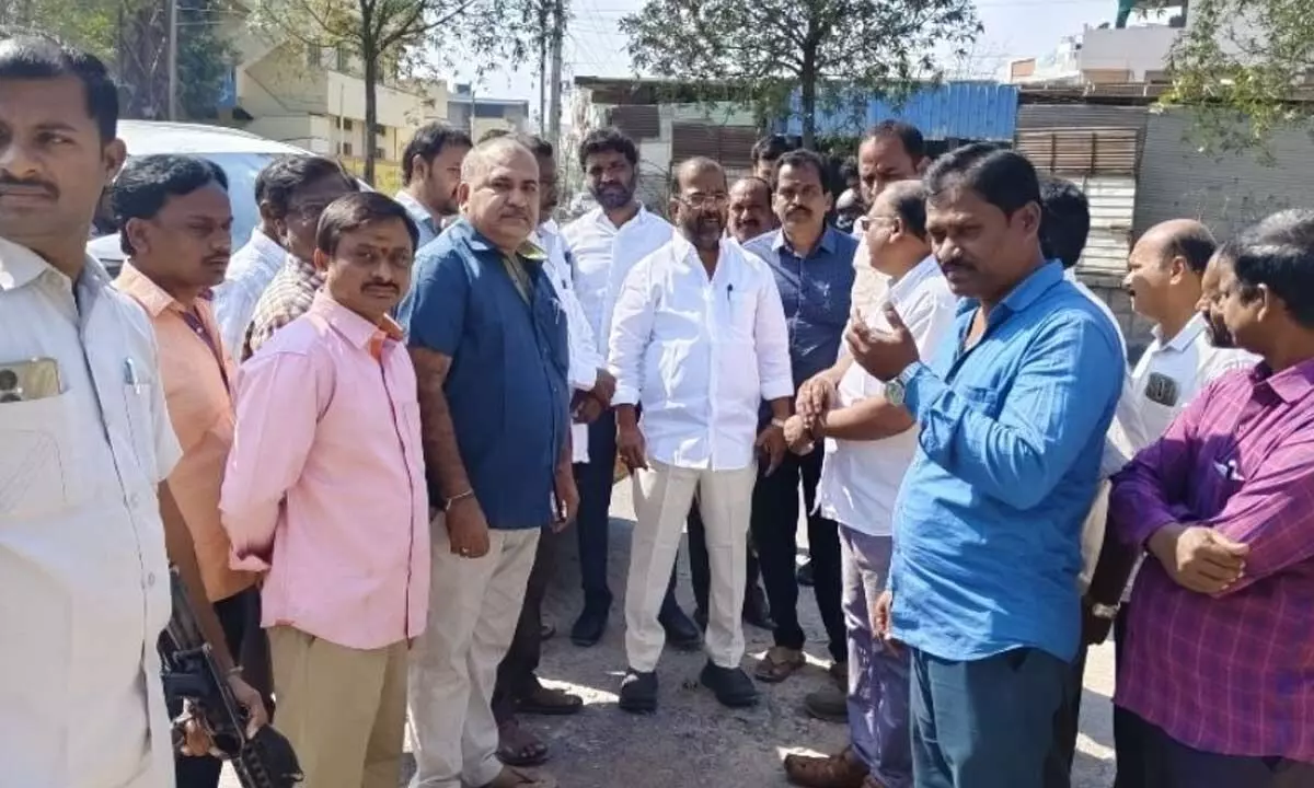 MLA Nayini pledges to develop cities sans slums MLA Nayini pledges to develop cities sans slums