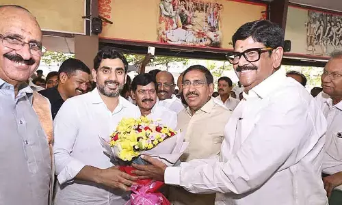 Lokesh receives warm welcome in Nellore