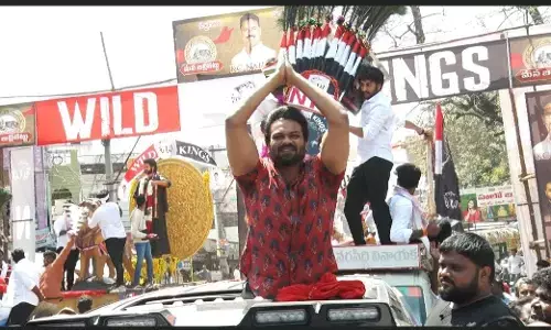 Manchu Manoj joins Chandragiri Jallikattu festival, receives grand welcome