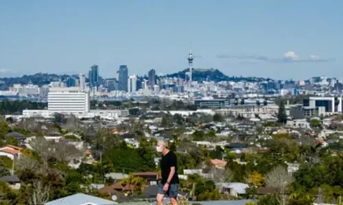 New Zealand net migration falls in 2024