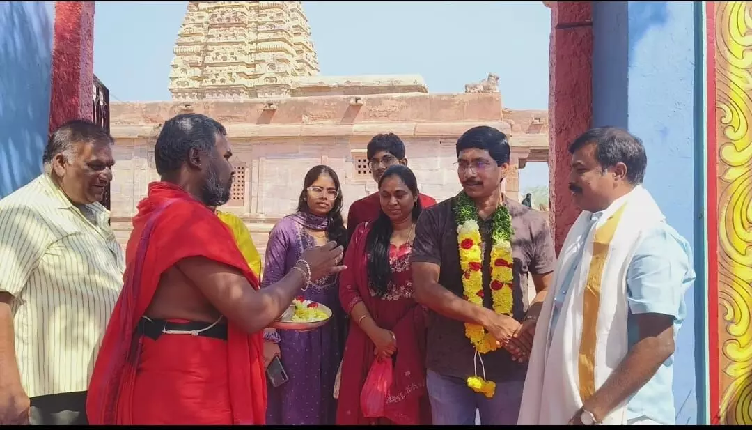 IAS Officer Ram Chandrudu Visits Alampur’s Jogulamba Bala Brahmeshwar Swamy Temple. IAS Officer Ram Chandrudu Visits Alampur’s Jogulamba Bala Brahmeshwar Swamy Temple.