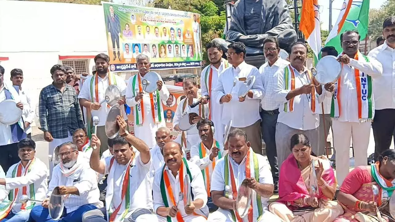 Govt flayed for not implementing ‘Super Six’ schemes Govt flayed for not implementing ‘Super Six’ schemes