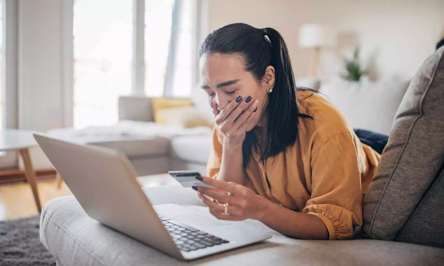 Woman Scammed of Rs 1.7 Lakh by Cyber Fraudsters Posing as Bank Officials Woman Scammed of Rs 1.7 Lakh by Cyber Fraudsters Posing as Bank Officials