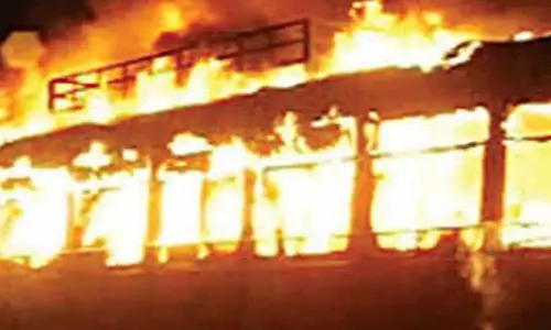 Hyderabad: Fire Destroys Two TSRTC Buses at Kushaiguda Depot