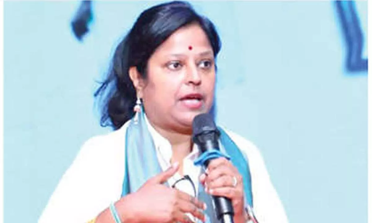 Congress slams KCR for skipping Assembly sessions Congress slams KCR for skipping Assembly sessions