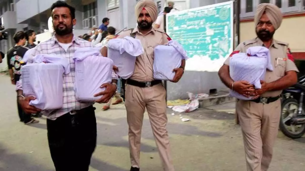 Punjab cops arrest man for possessing 10 kg heroin Punjab cops arrest man for possessing 10 kg heroin