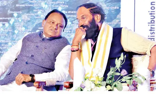 Centre assures to resolve water concerns of Telangana