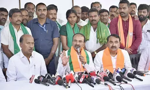 Don’t prostrate before Cong leaders, Eatala warns officials