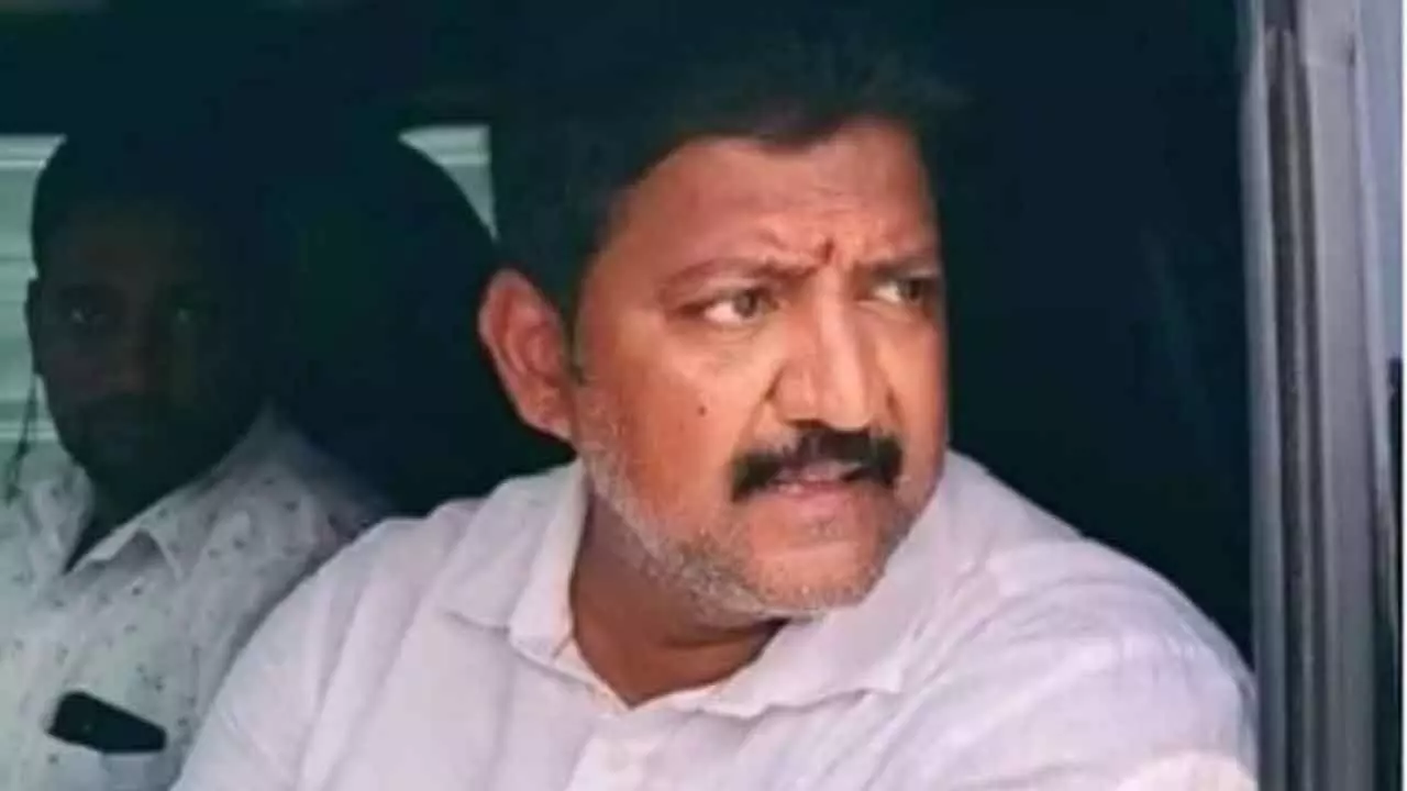 HC denies anticipatory bail to Vamsi HC denies anticipatory bail to Vamsi