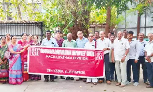 Vijayawada: LIC employees stage protest