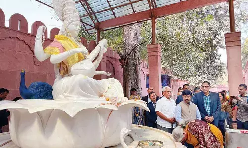 Sitharaman visits Akshayvat, Saraswati Koop