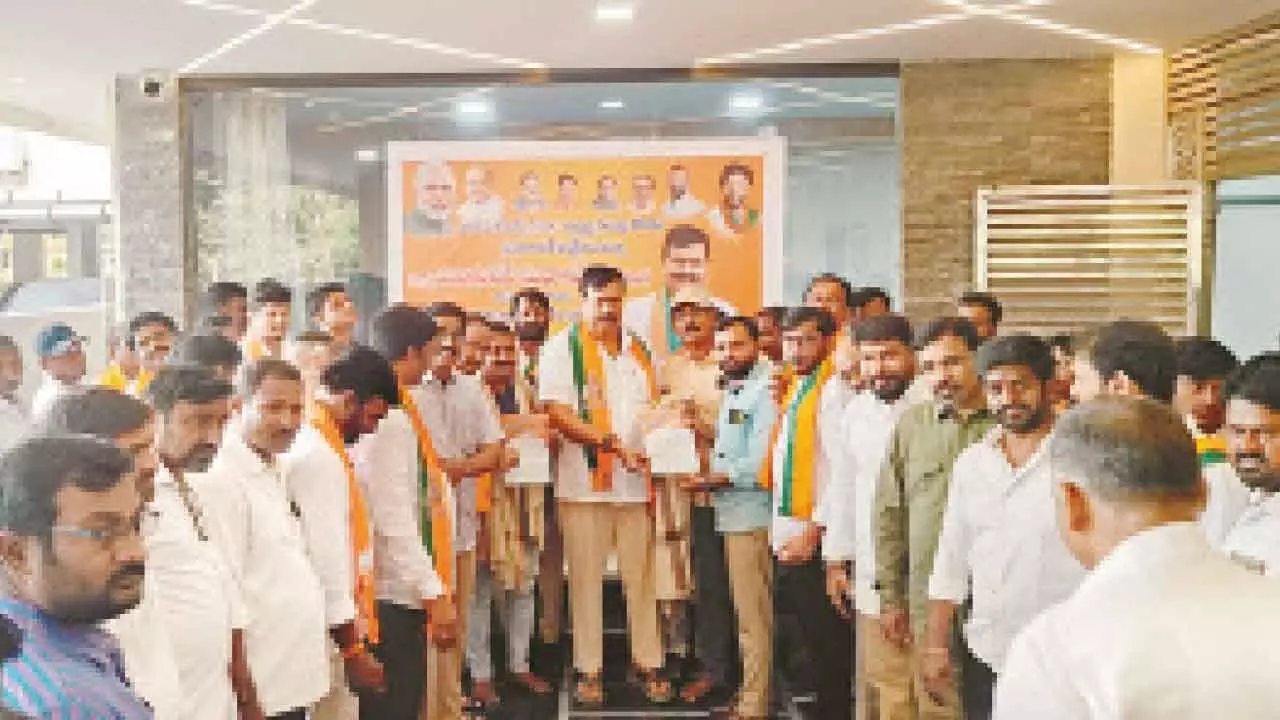 Ponguleti Sudhakar campaigns for BJP MLC candidate
