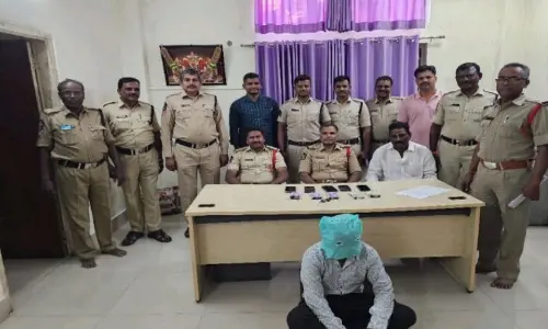 Man held for cheating pilgrims