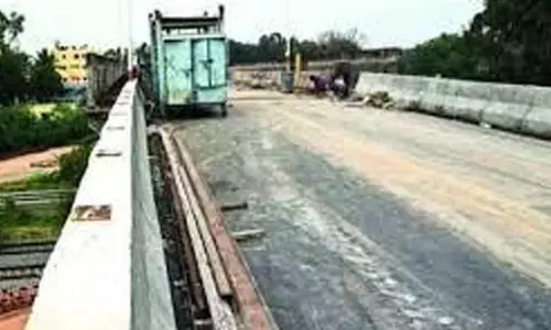 Govt holds important discussion with legal experts