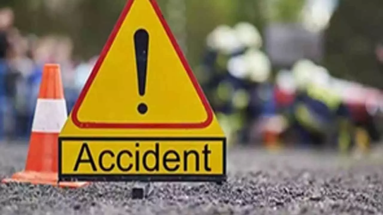 Three killed as SUV crashes into parked truck in Bihars Kaimur Three killed as SUV crashes into parked truck in Bihars Kaimur