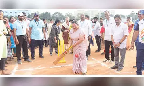 AKNU V-C inaugurates cricket tournament