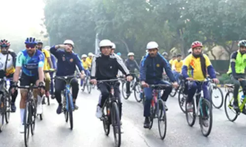 Sports Min leads Fit India Sundays on Cycle with industry bodies FICC, CII in Delhi