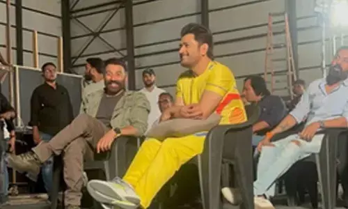 Champions Trophy: MS Dhoni enjoys Ind vs Pak match with Sunny Deol in Mumbai