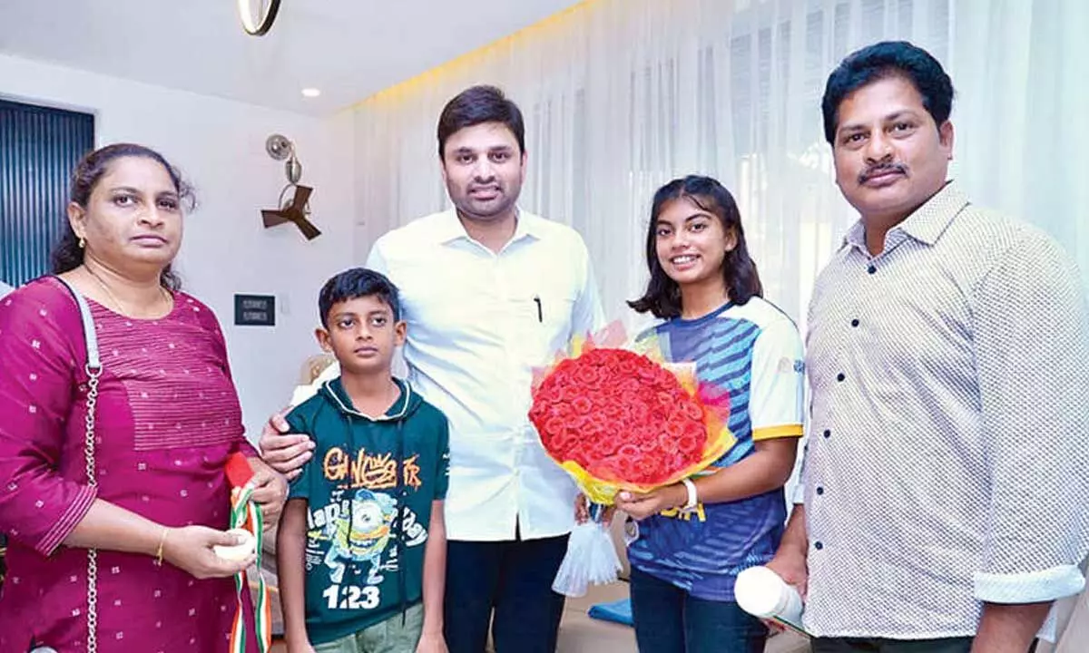 MP pats skater Jessy Raj MP pats skater Jessy Raj