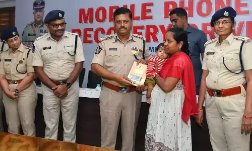 372 stolen/lost mobiles worth `60L recovered