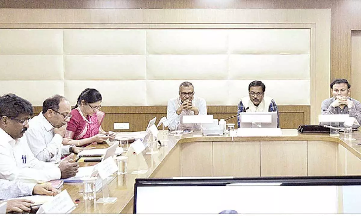 SCR holds review meet on train safety