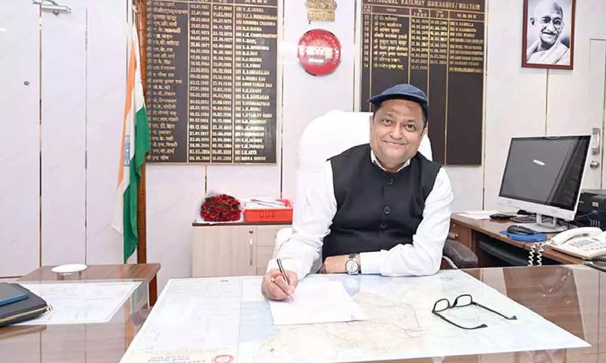 Lalit Bohra assumes charge of DRM Waltair