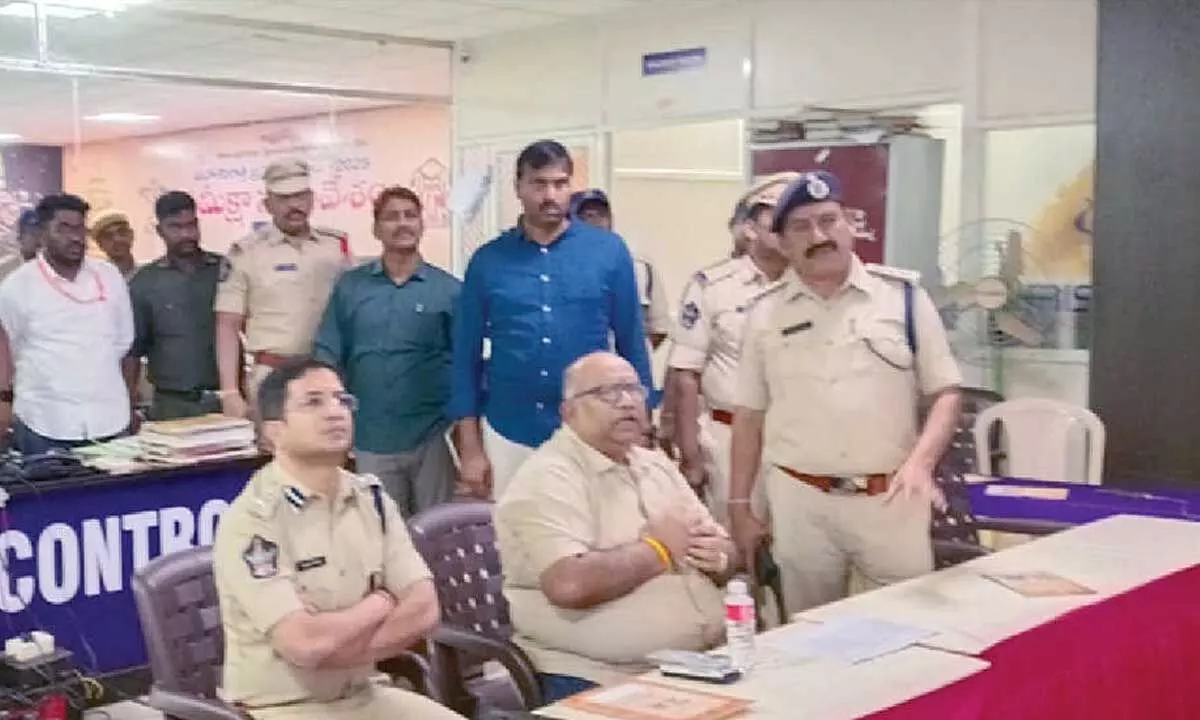 DIG reviews security arrangements in Srisailam DIG reviews security arrangements in Srisailam