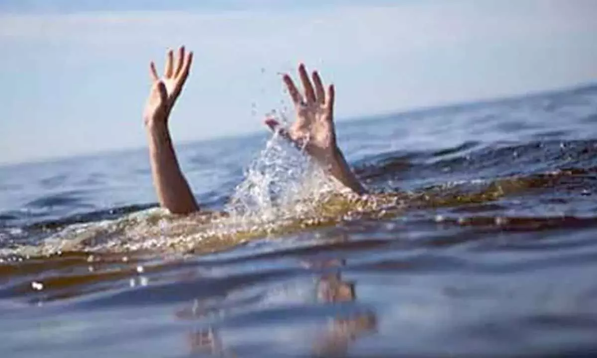 Five Young Men Missing in Godavari River at Tadipudi Five Young Men Missing in Godavari River at Tadipudi