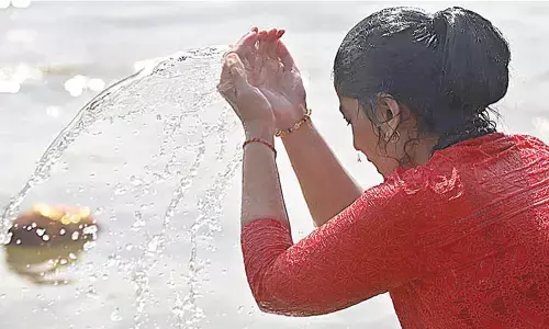 More pilgrims take bath in Triveni Sangam