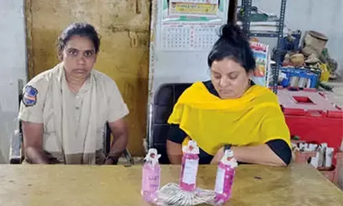 Excise SI, constable caught taking bribe