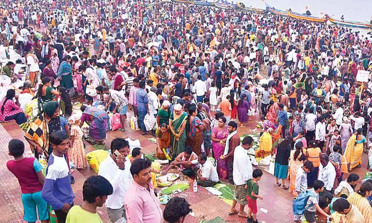 Massive devotee turnout for holy dip in Godavari