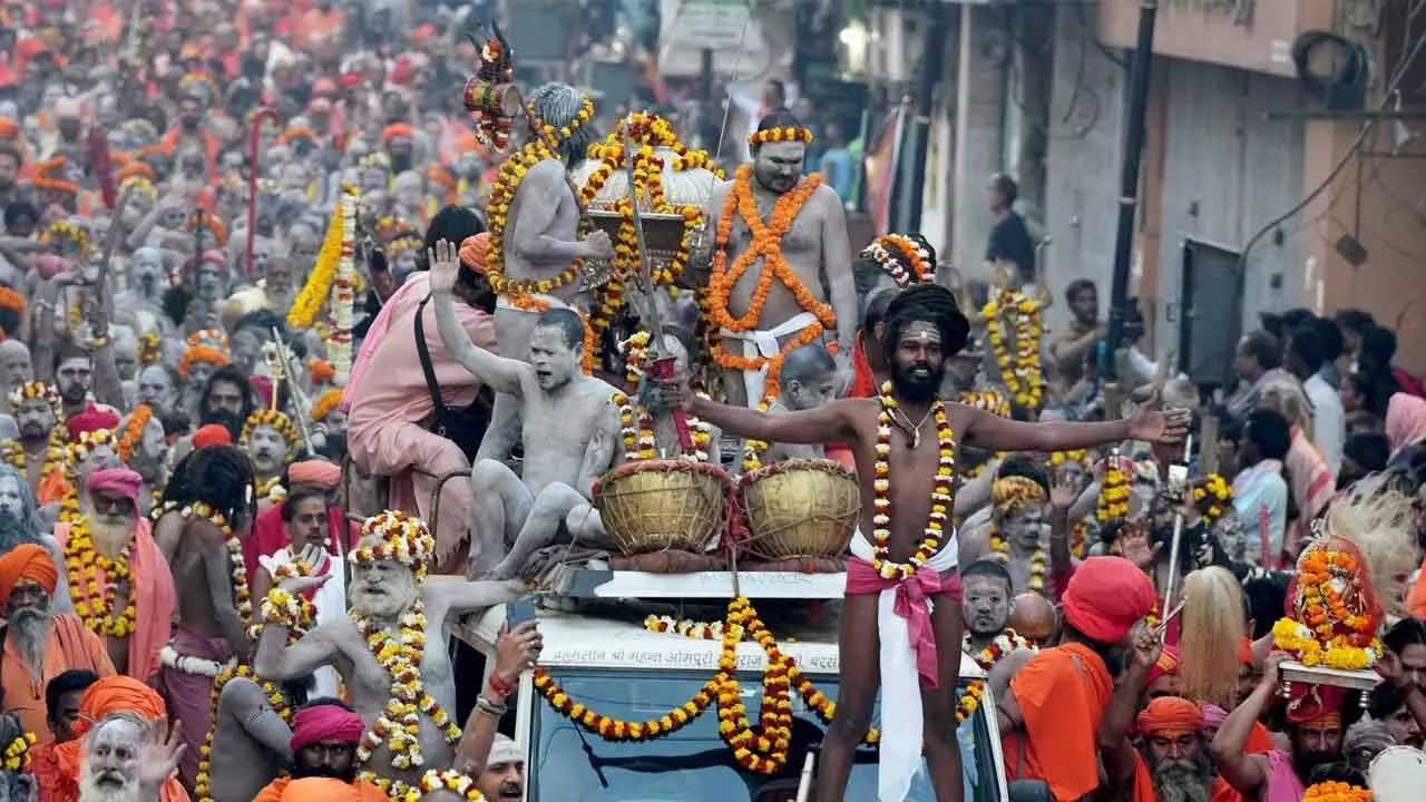 1.44 crore devotees take holy dip on Mahashivratri 1.44 crore devotees take holy dip on Mahashivratri