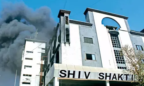 Massive Fire At Surats Shiv Shakti Textile Market Causes Rs 500 Crore Loss