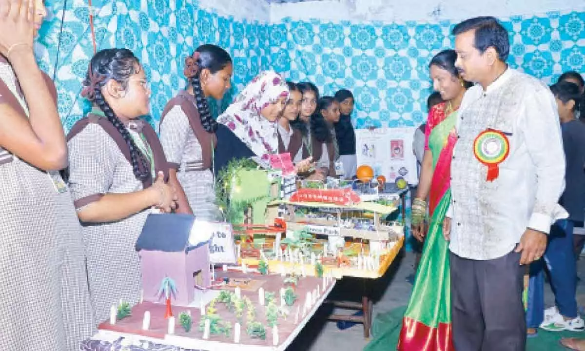 Surya High School holds Science Expo Surya High School holds Science Expo