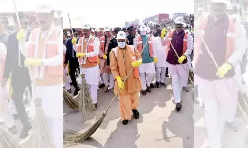 Yogi worships Maa Ganga