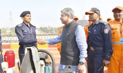 Ashwini Vaishnaw appreciates railway officials for their contribution