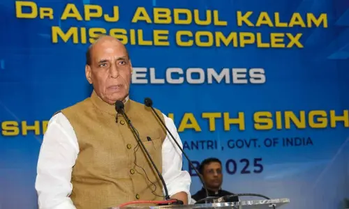 Defence Min visits Abdul Kalam missile centre