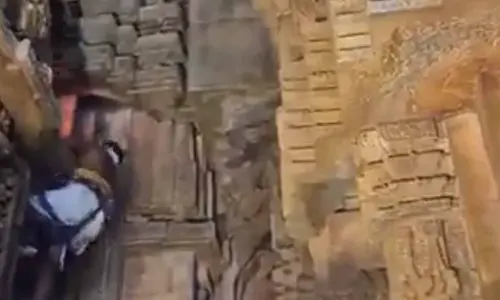 Oppn slams govt over mismanaging festivals