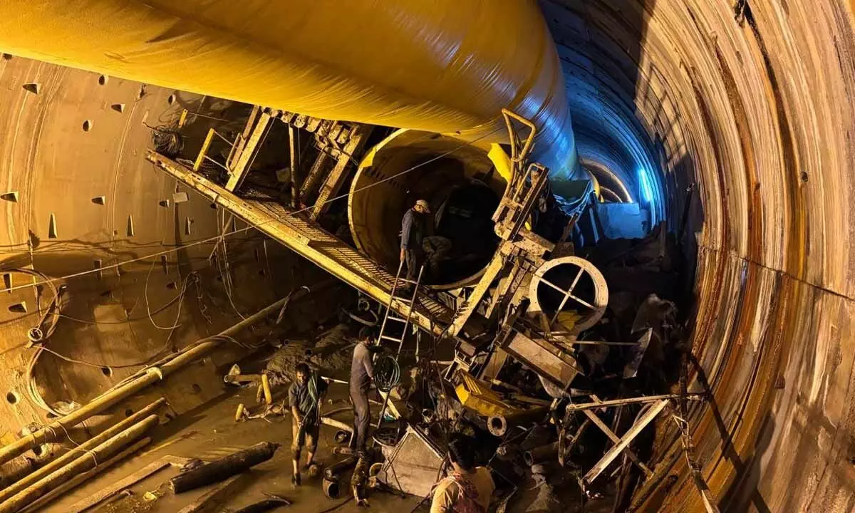 8 workers trapped in tunnel confirmed dead