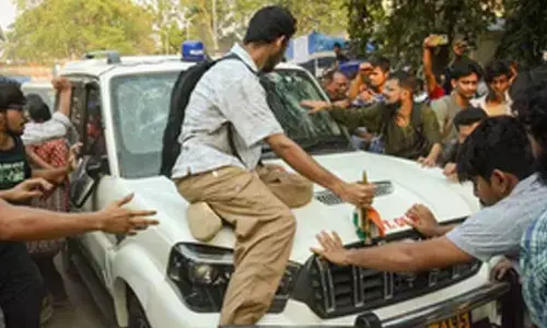 Bengal Ministers vehicle had no pollution control certificate, claims SFI