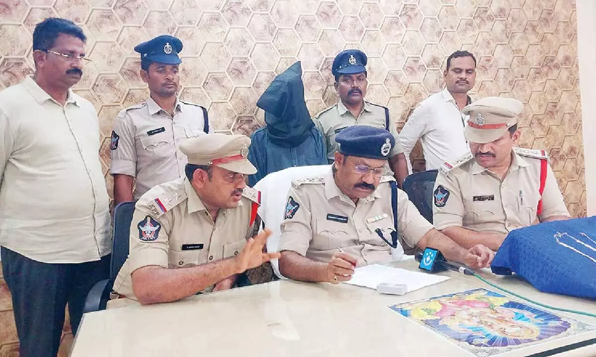 Habitual offender held, gold ornaments worth `5L recovered Habitual offender held, gold ornaments worth `5L recovered