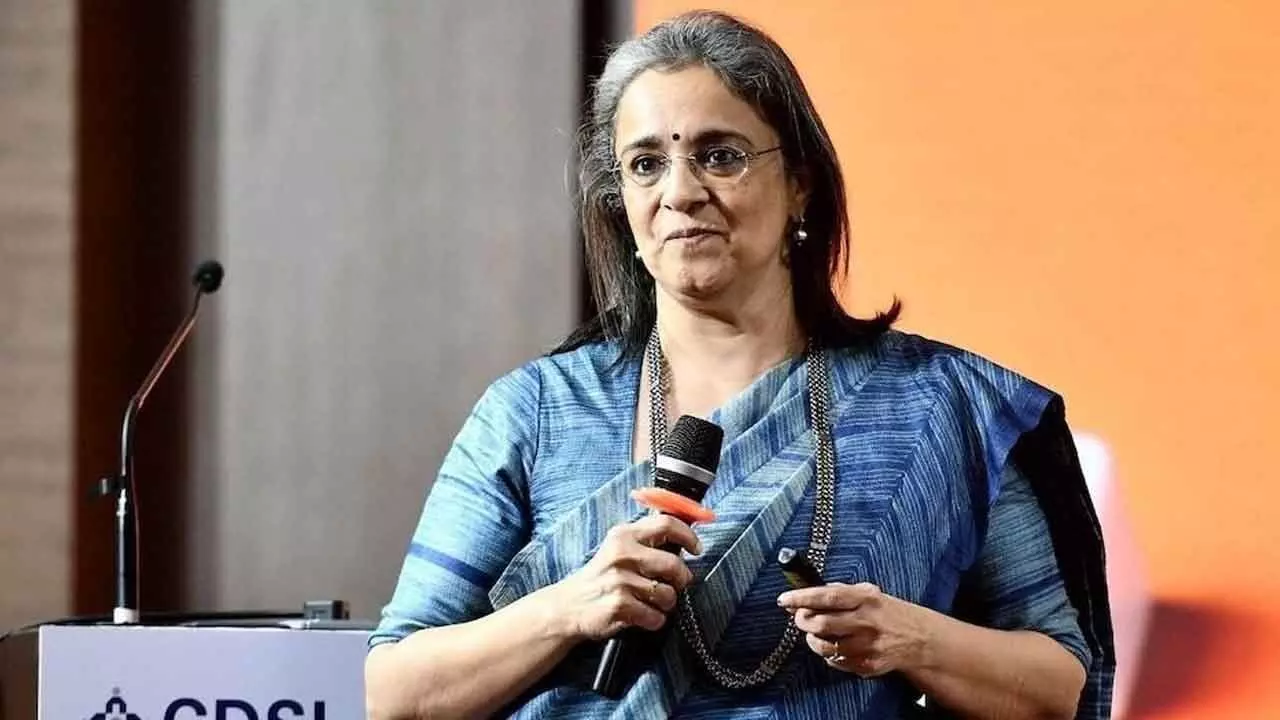 Bombay HC halts FIR against ex SEBI chief Bombay HC halts FIR against ex SEBI chief