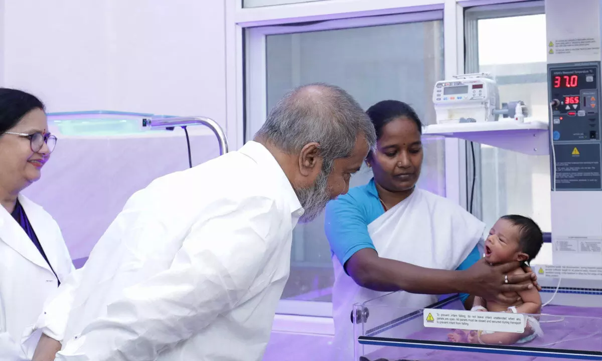 Truant doctors at Gandhi Hosp raise hackles of Health Minister