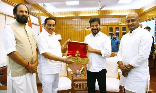 Chief Minister A Revanth Reddy, along with Irrigation Minister Uttam Kumar Reddy and Nalgonda MP Raghuveer Reddy, meeting Union Jal Shakti Minister CR Patil in New Delhi on Monday