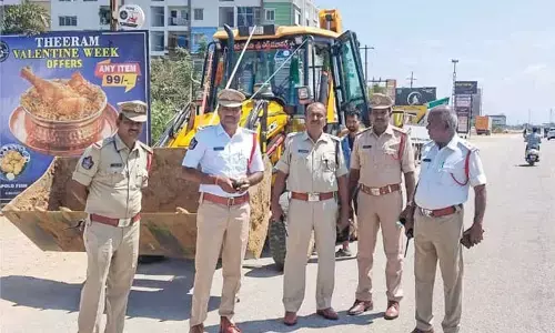 Police hold awareness drive on traffic rules